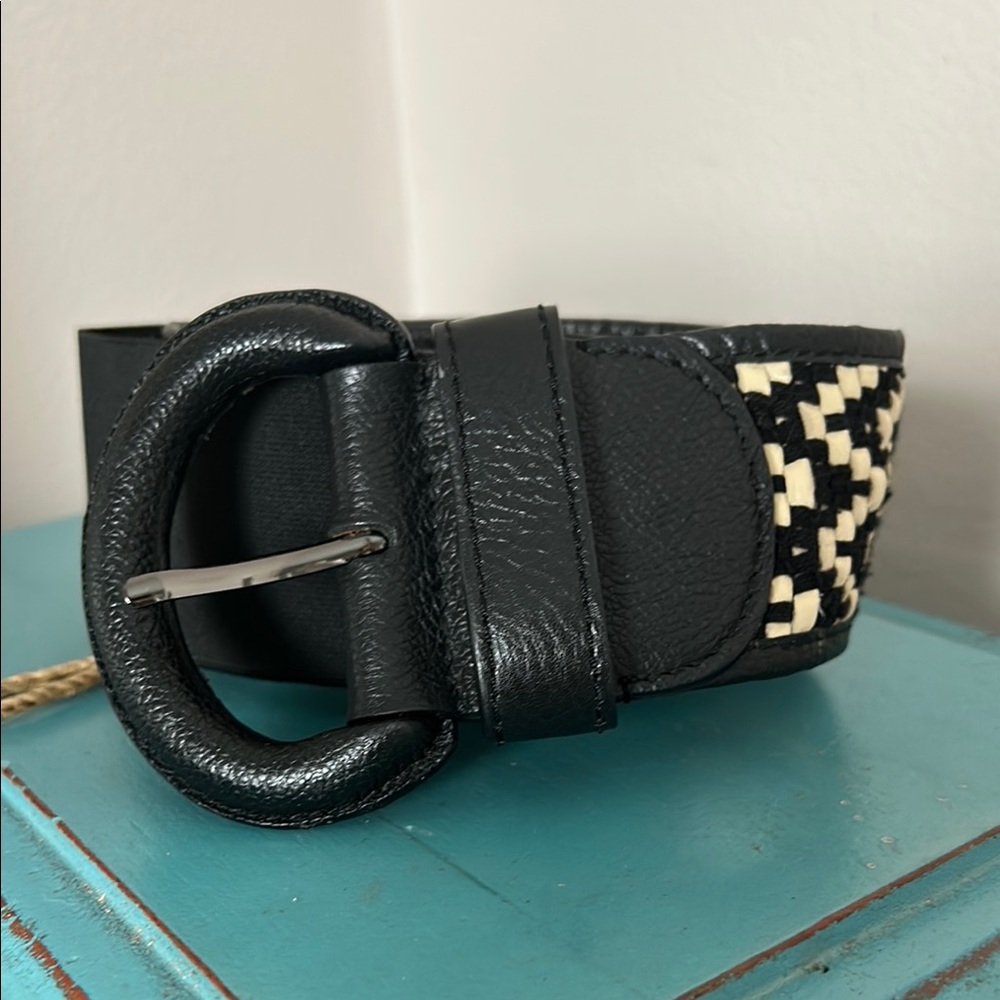 Chico’s Black and Cream Woven Leather Belt 36” elastic band leather woven